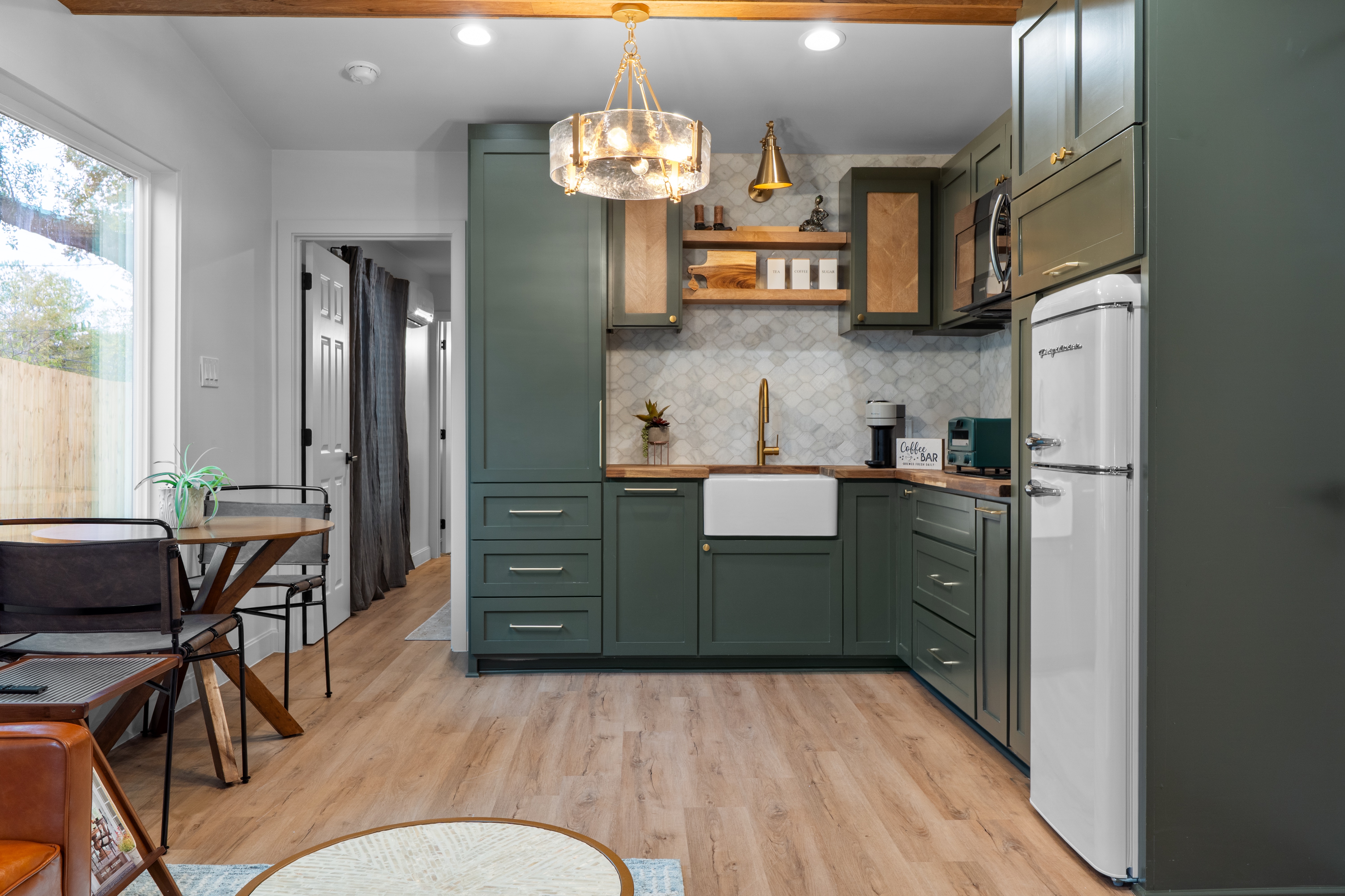 Stunning 1 bed 1 Bath Casita 4 miles from IAH photo 4