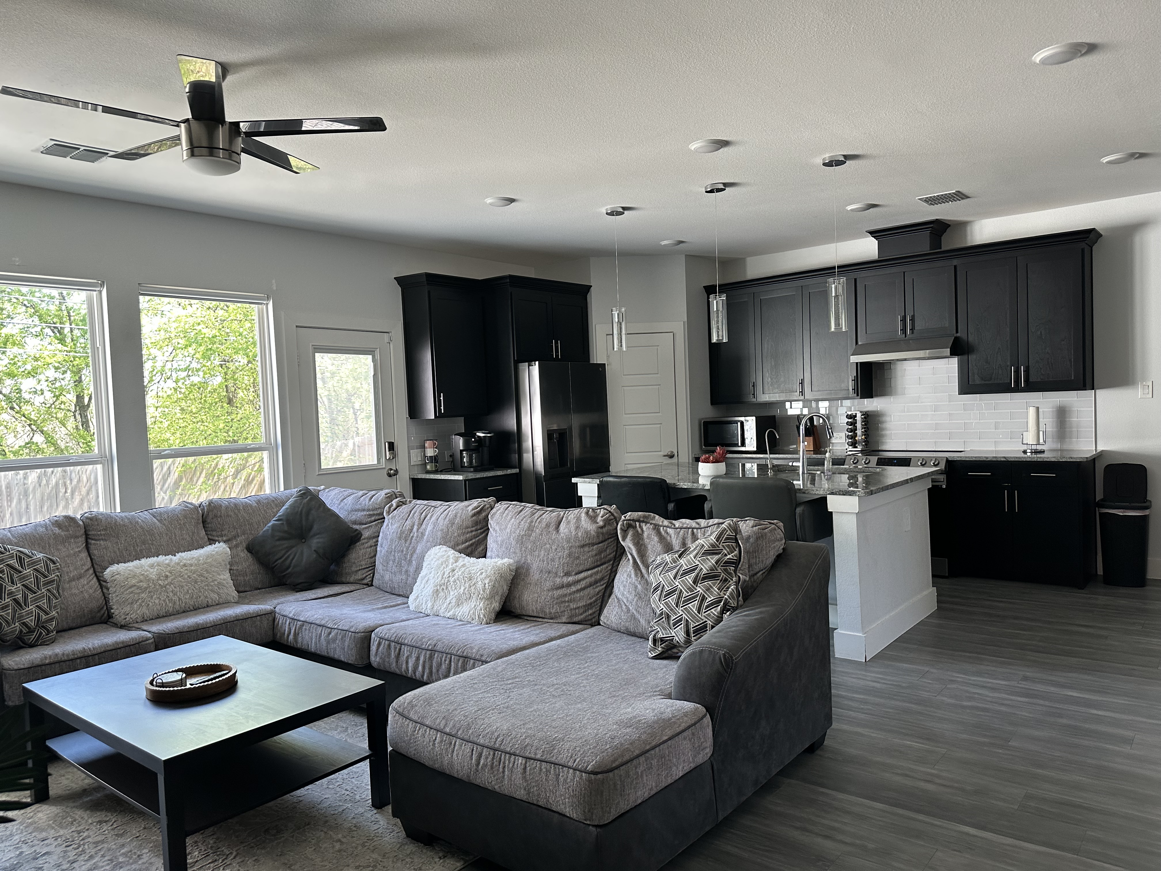 Fully furnished 4/2/2 house  near downtown  photo 3