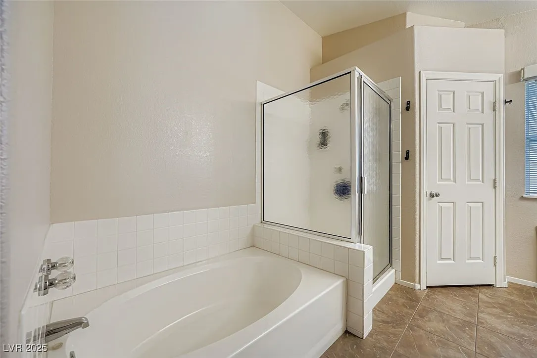 Single story home in great location  photo 4