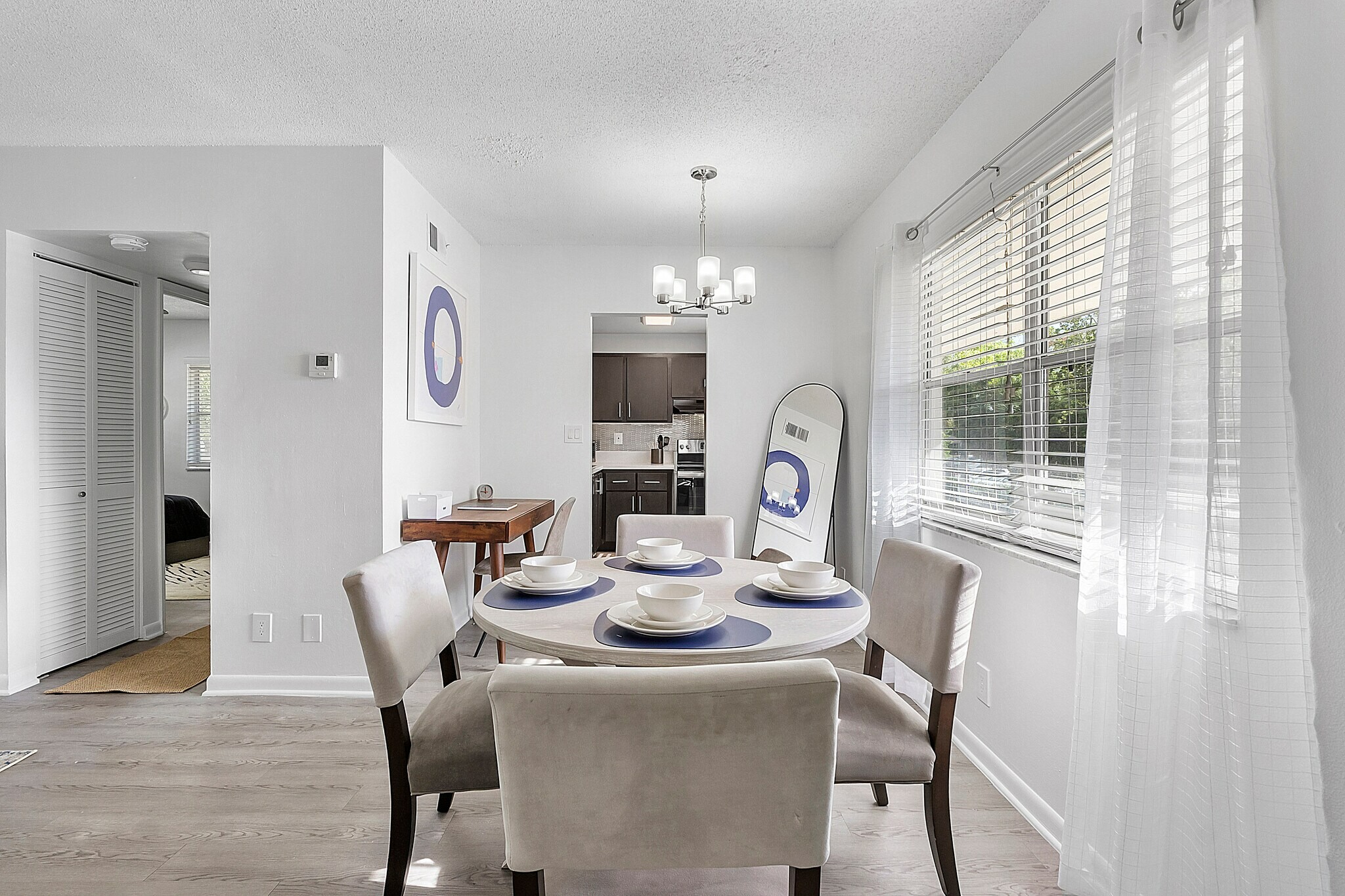Luxury One Bedroom Apartment  photo 4