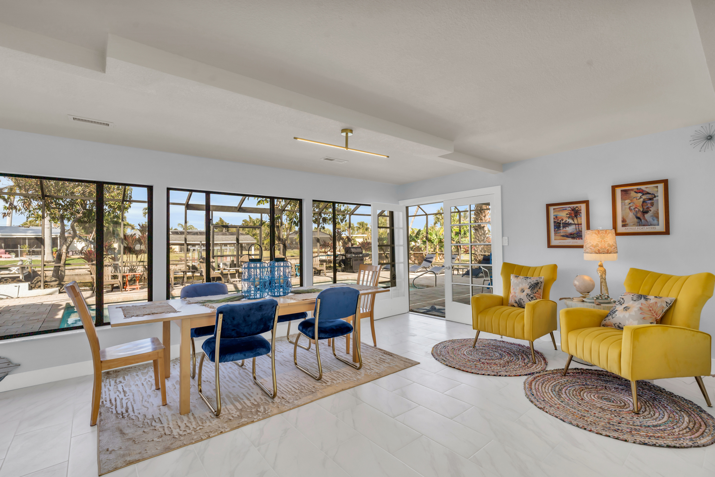 Unwind on Windsor: Yacht Club area Canal/Pool Home photo 4