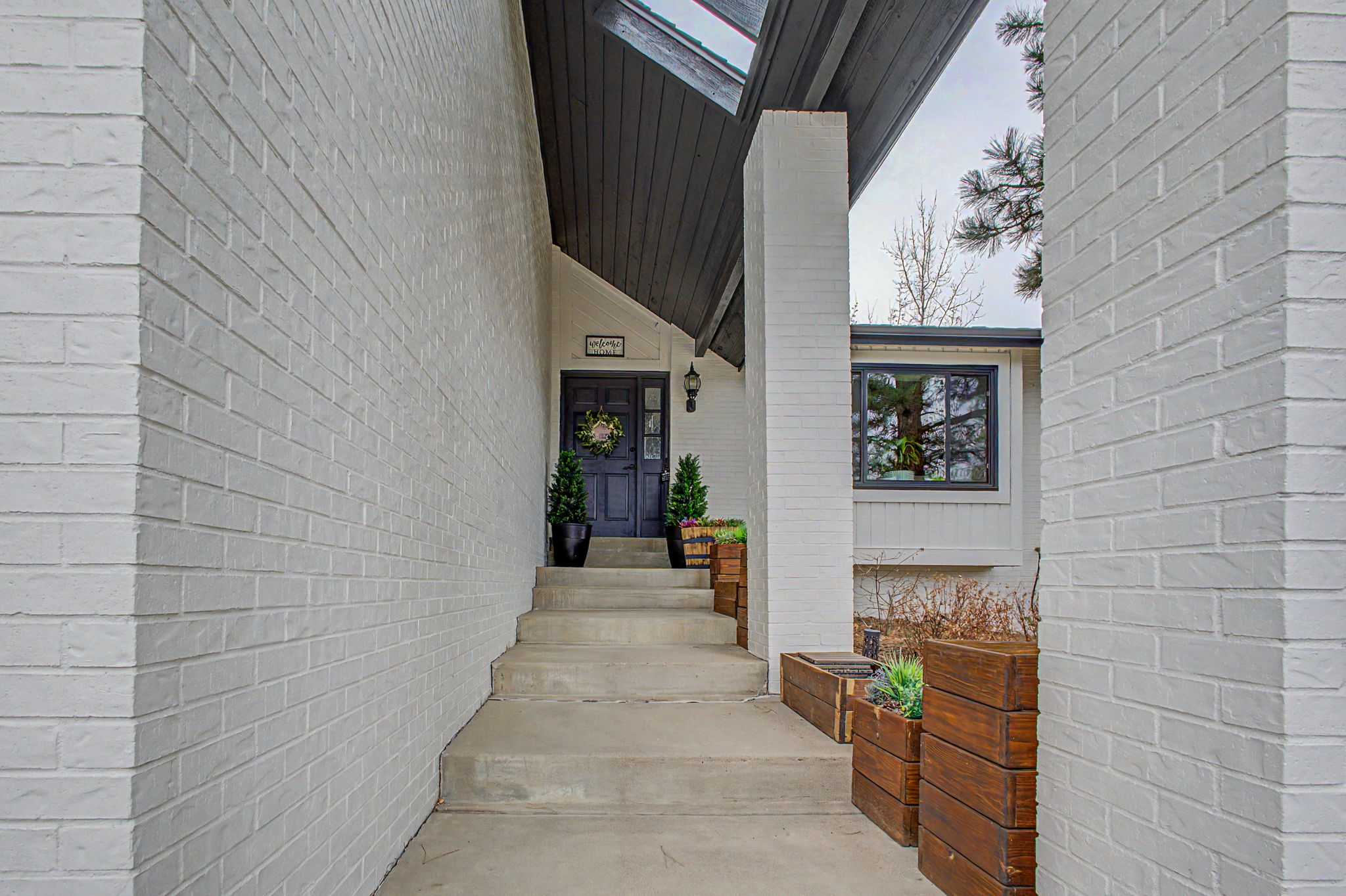 Casa Pine & Oak | Vaulted Ceilings · Trail Access  photo 4