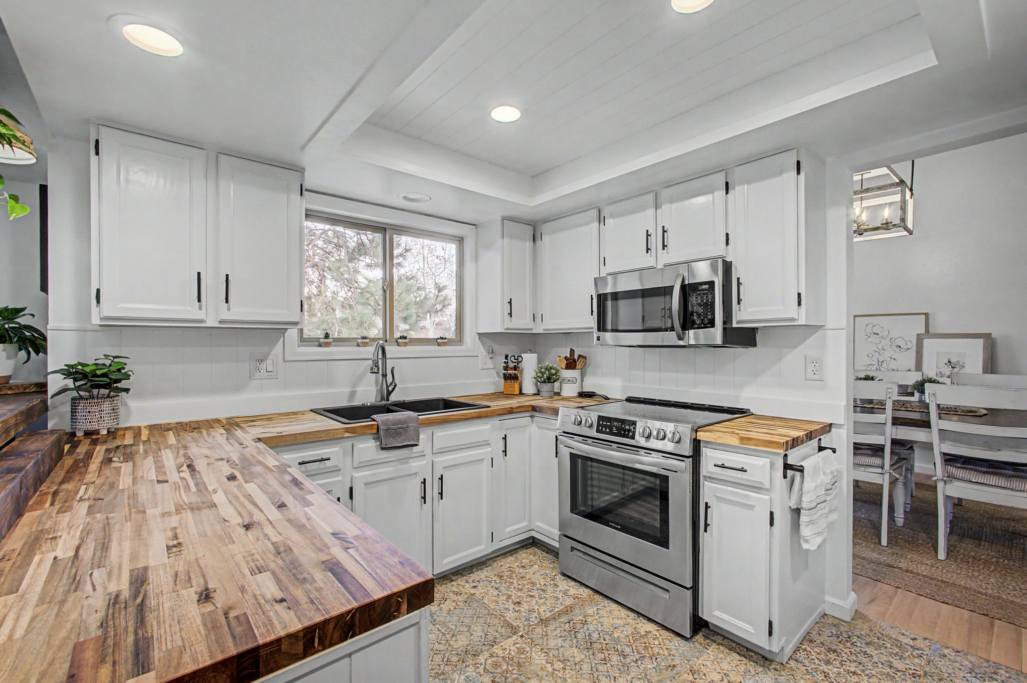 Casa Pine & Oak | Vaulted Ceilings · Trail Access  photo 5