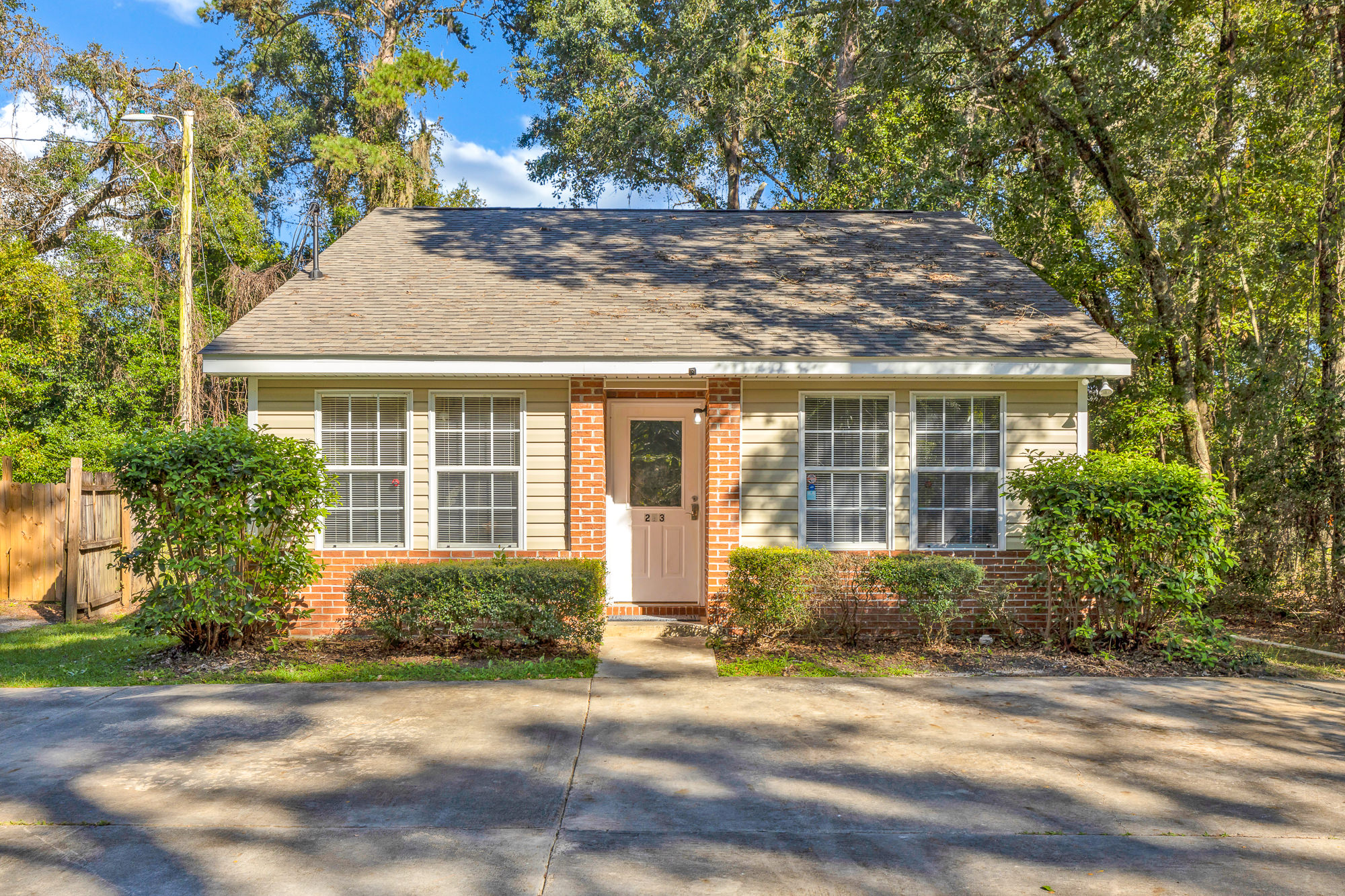 Cozy Comfort and Central Cottage - 2 min to FSU photo 5