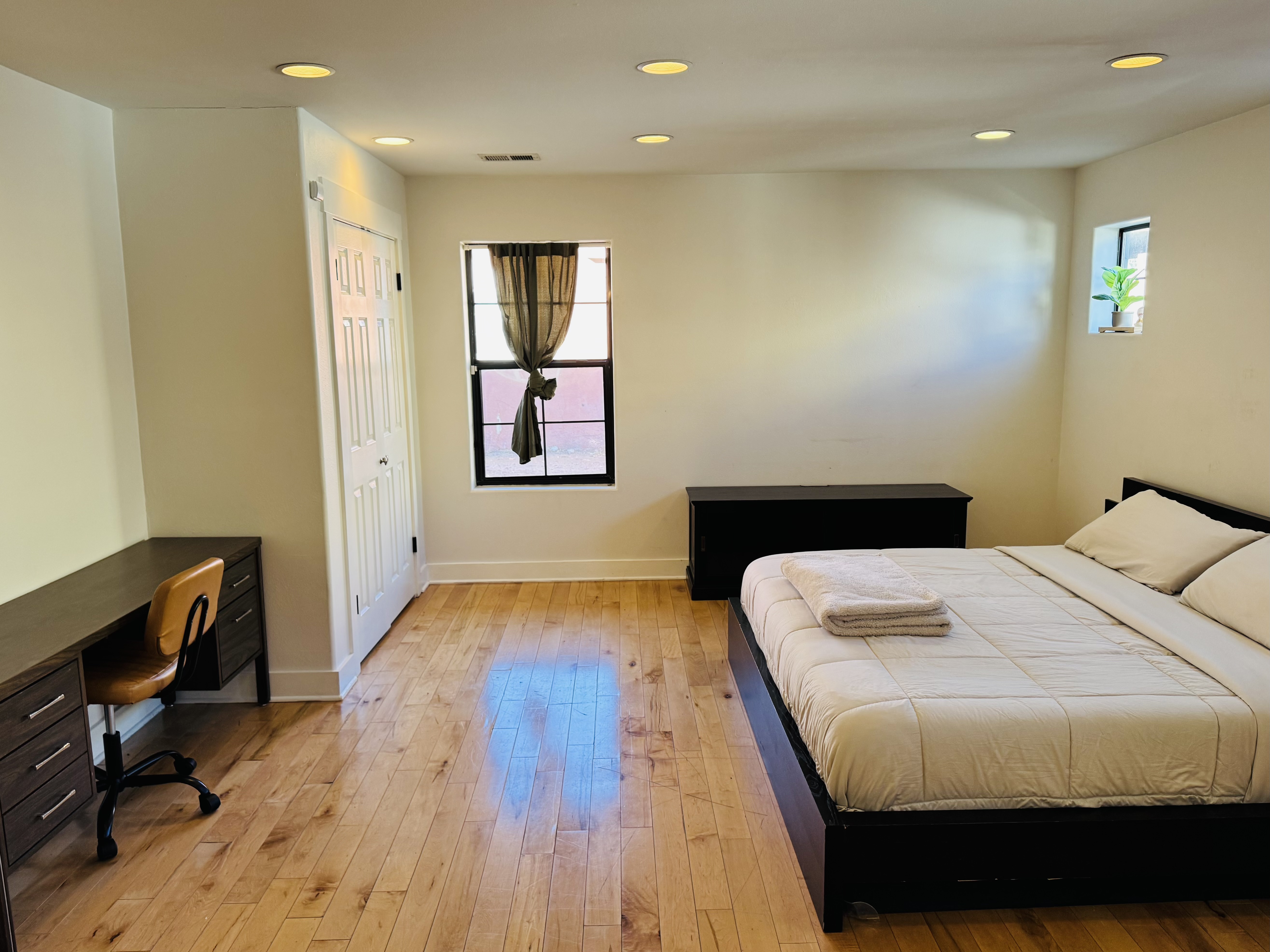 Convenient Antique + Mid-Century Stay photo 5