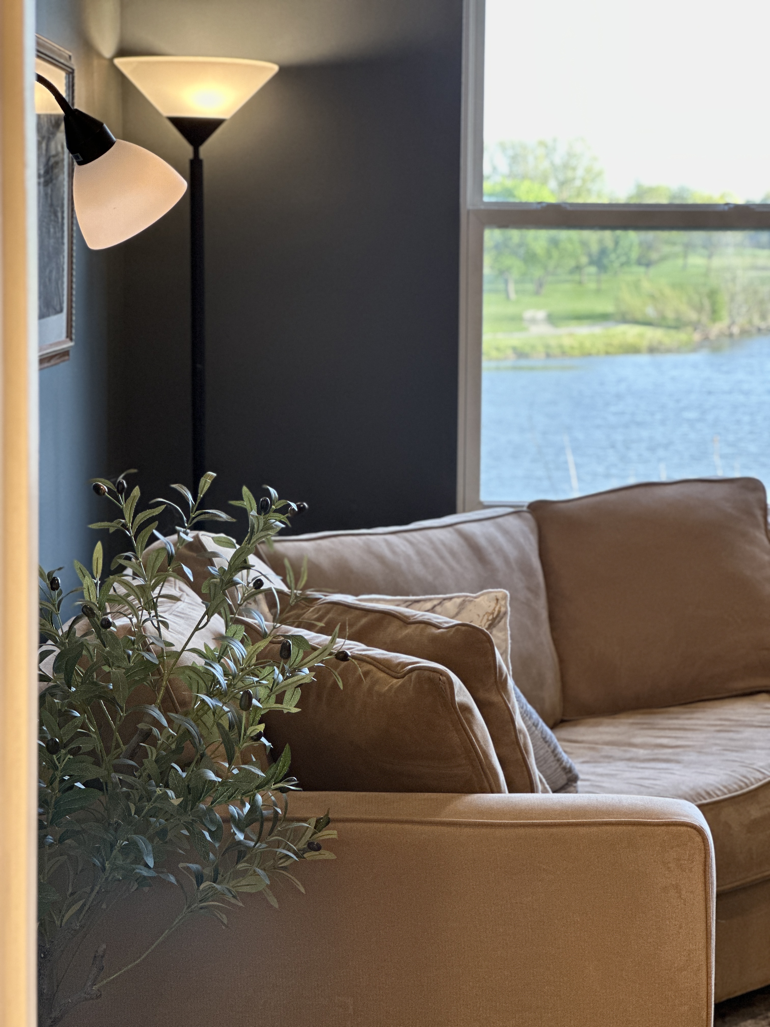 Modern 1BR Walk-Out Apt | Private Entrance | Full  photo 2