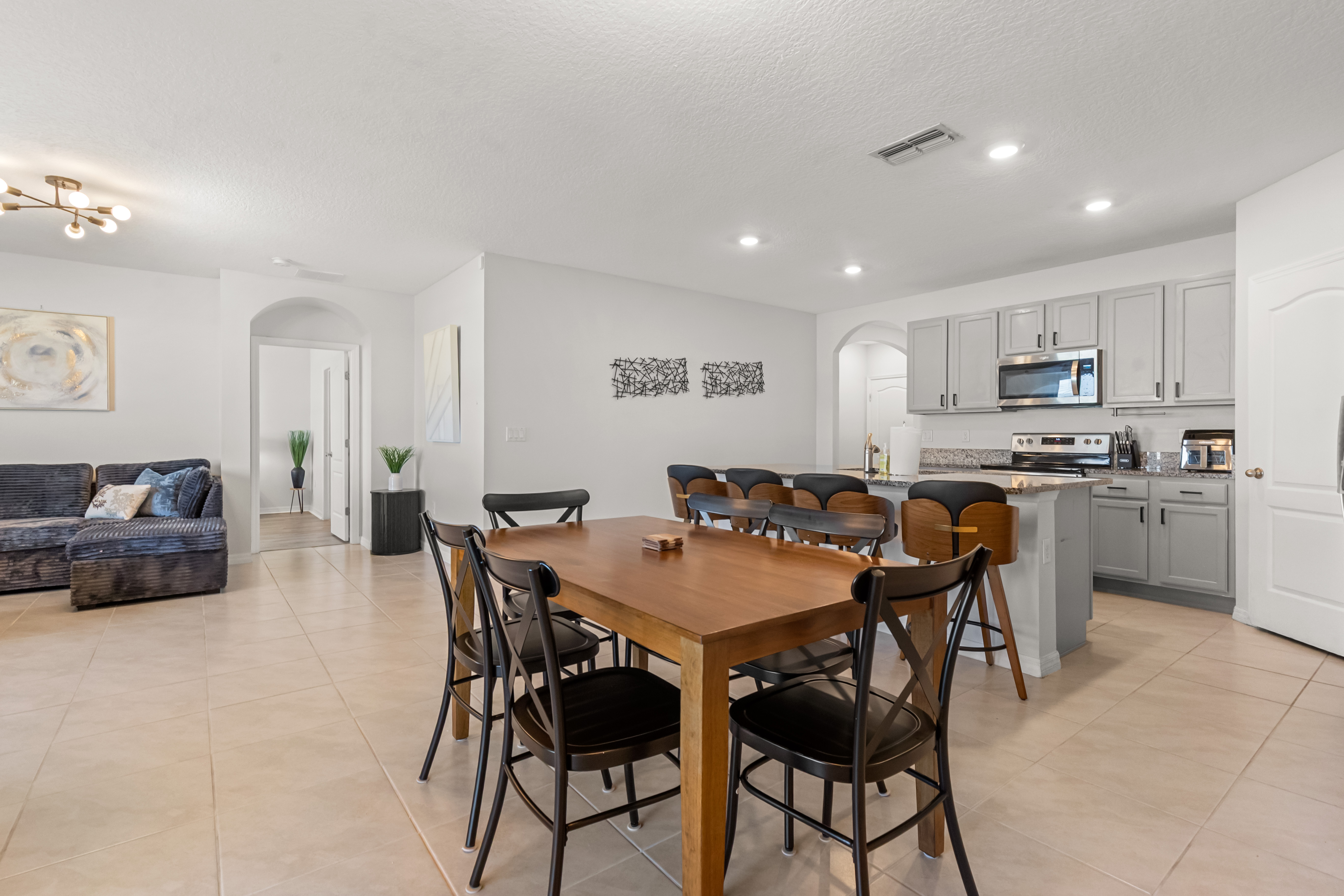 Furnished Move-In Ready|3BR/2BA|Office|Garage|Pool photo 4