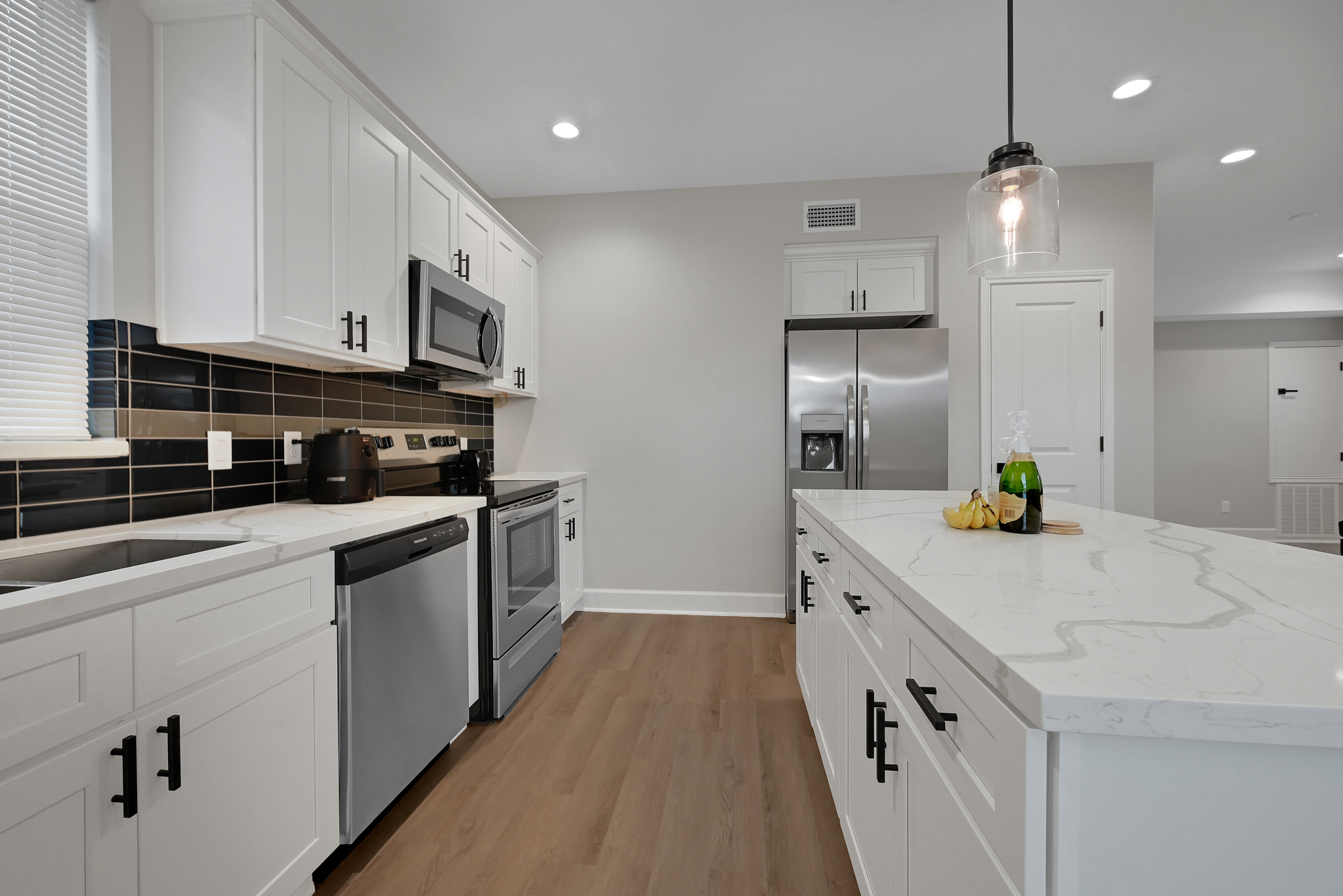 Brand New Duplex Close to All Major Attractions photo 5