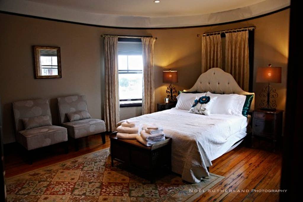 The Grand View ~ Master Bedroom | 5BR 2B w/AC photo 2