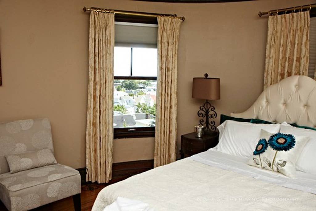 The Grand View ~ Master Bedroom | 5BR 2B w/AC photo 4