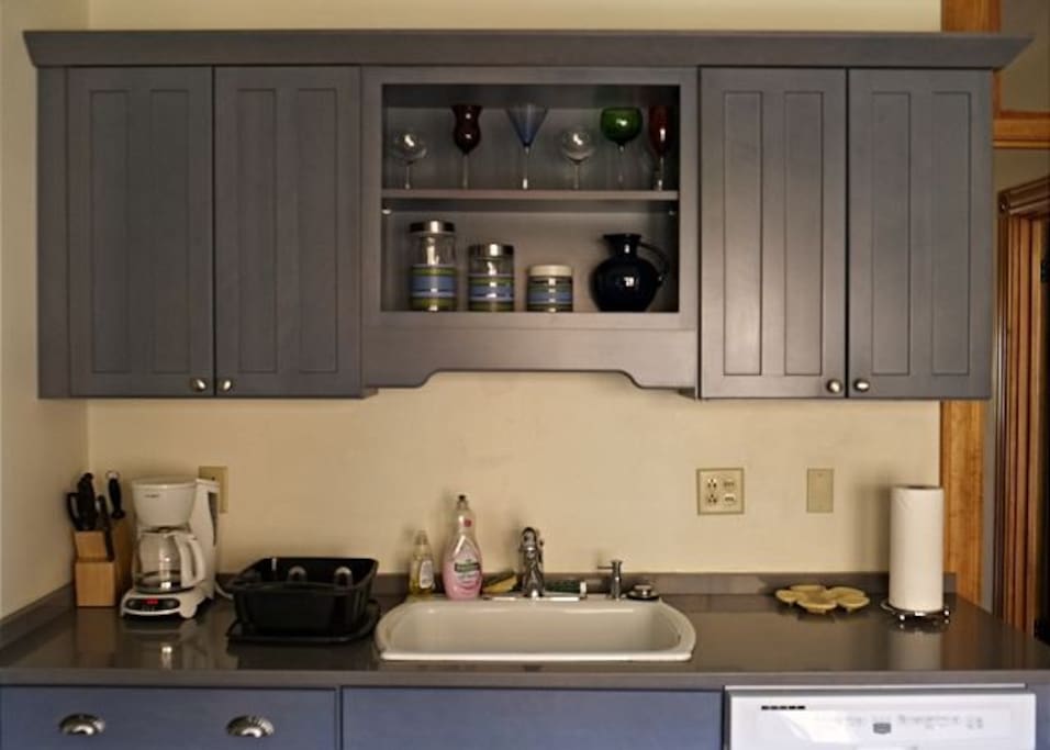 The Roseclair ~ Private Apt | 3BR 1B w/AC & WD photo 2