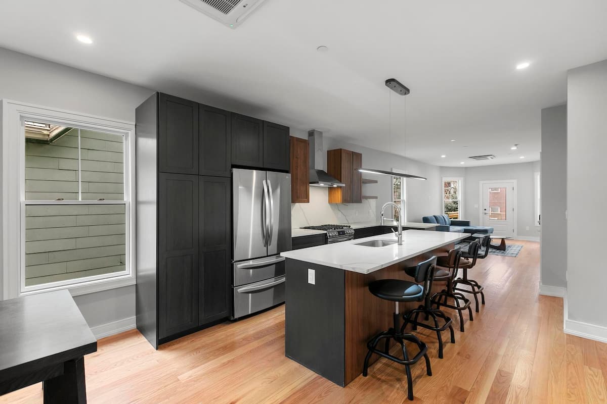 The Sumner Redline ~ Private Suite | W/D! photo 5