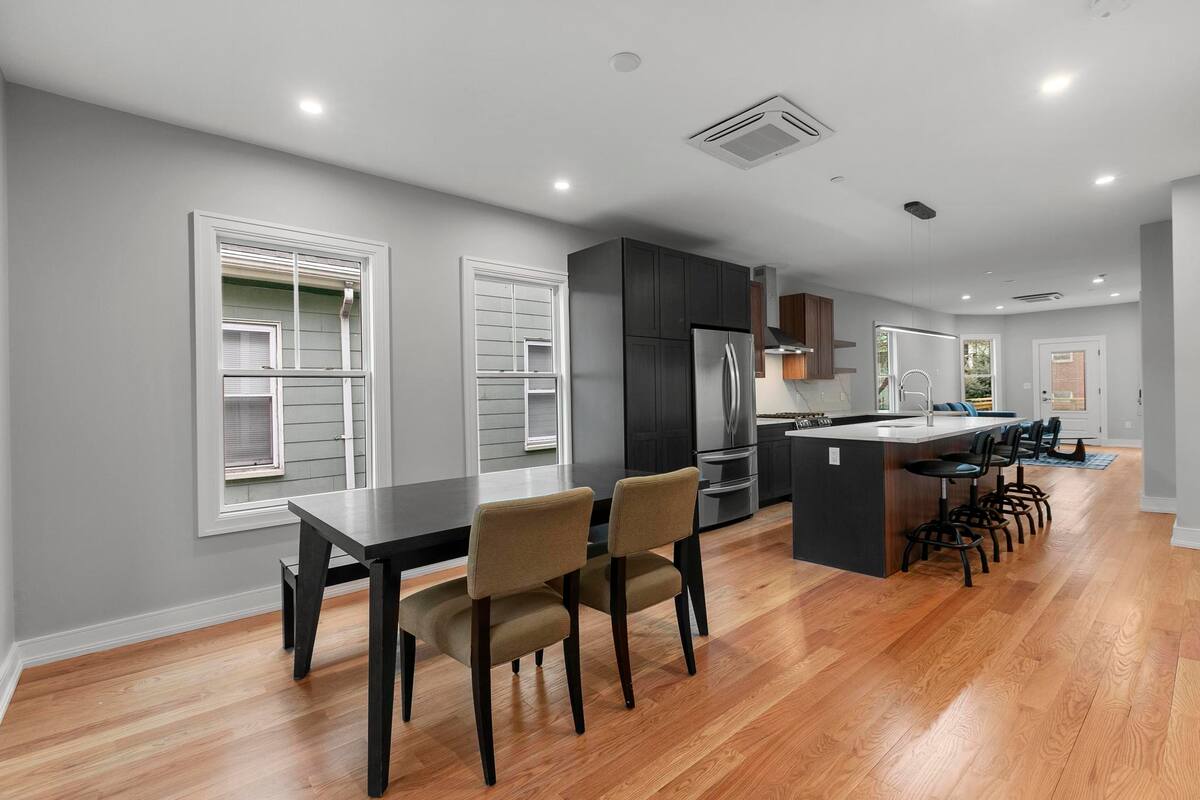 The Sumner Redline ~ Private Suite | W/D! photo 4