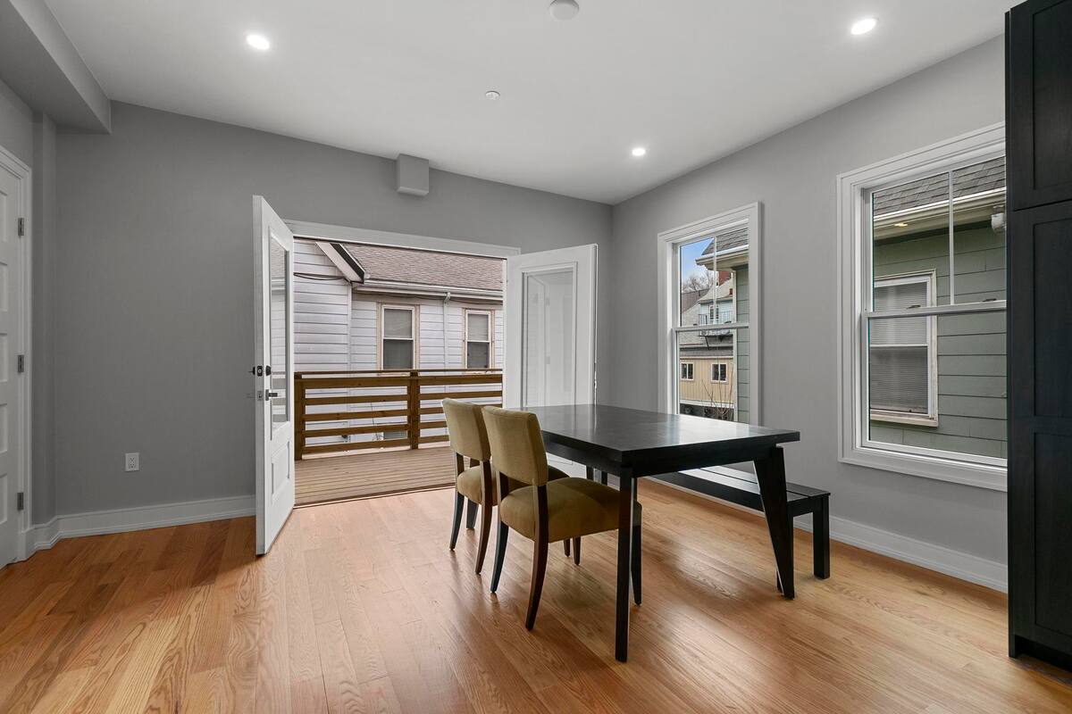 The Sumner Redline ~ Private Suite | W/D! photo 3