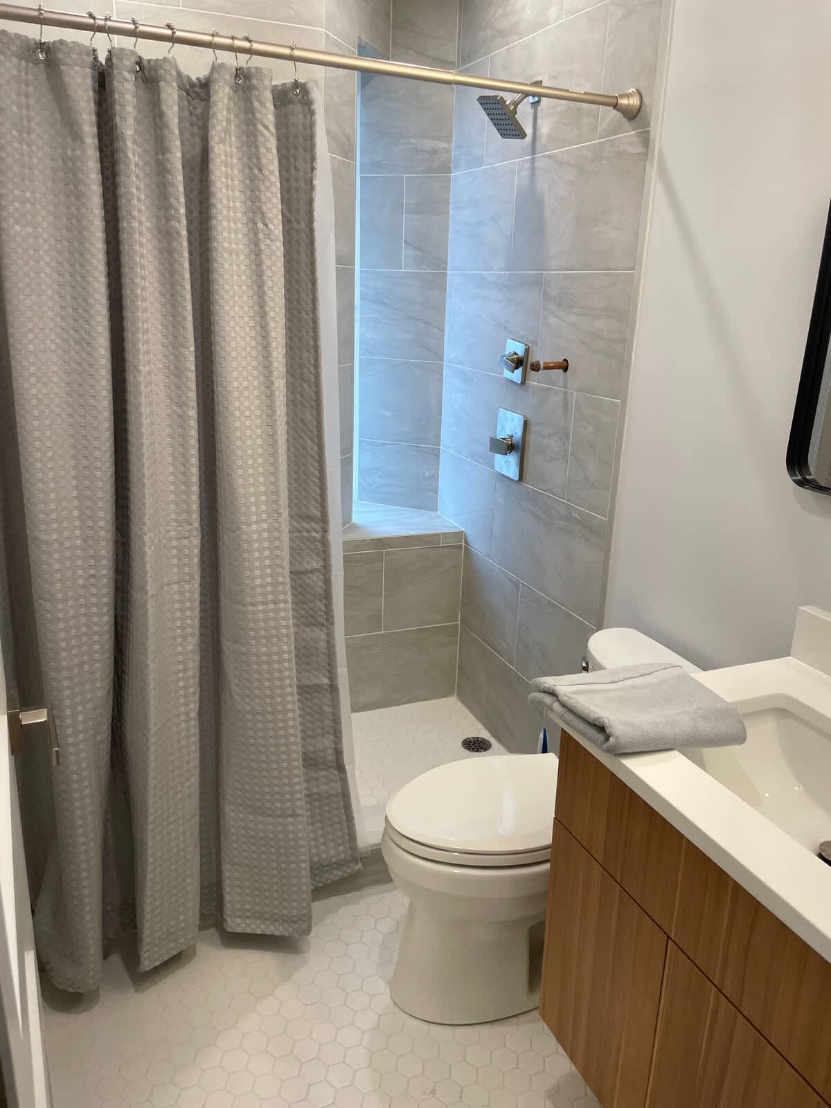 The Annabel 2 ~ Private Apt | 3BR 2B w/AC & W/D photo 2
