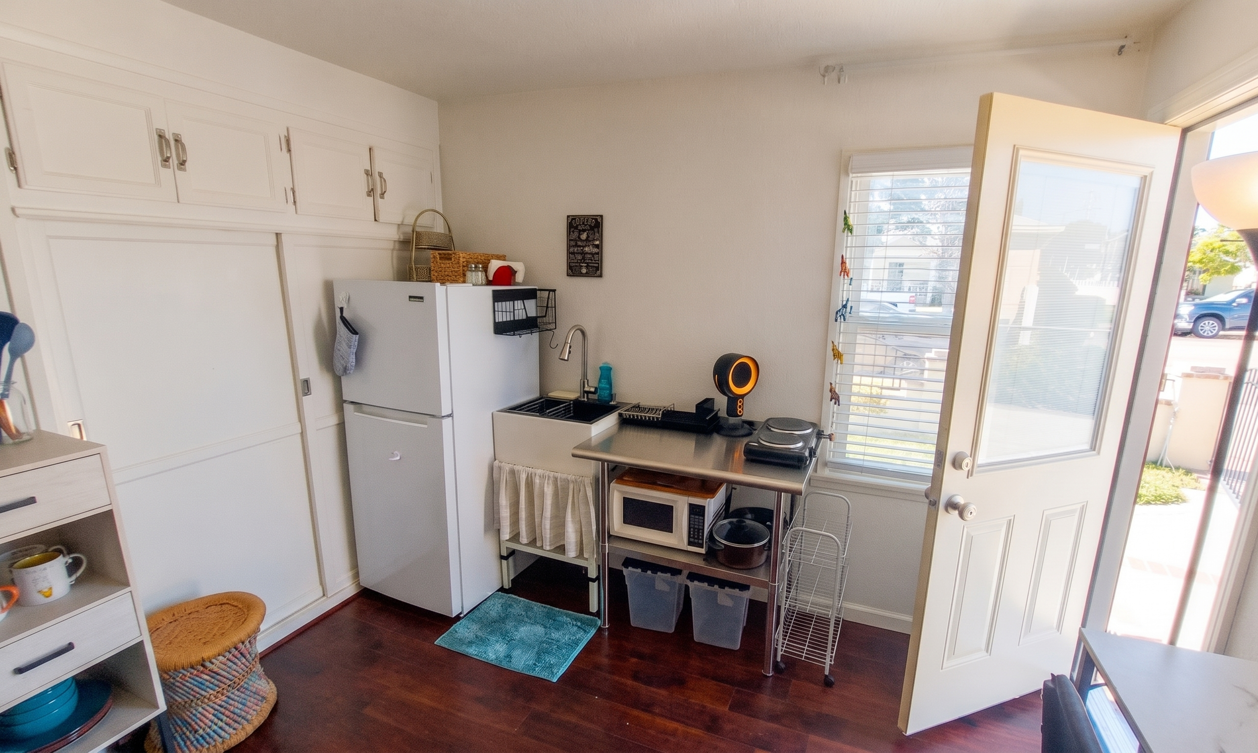 Light, bright 1-br apt - whole place, kitchenette photo 5