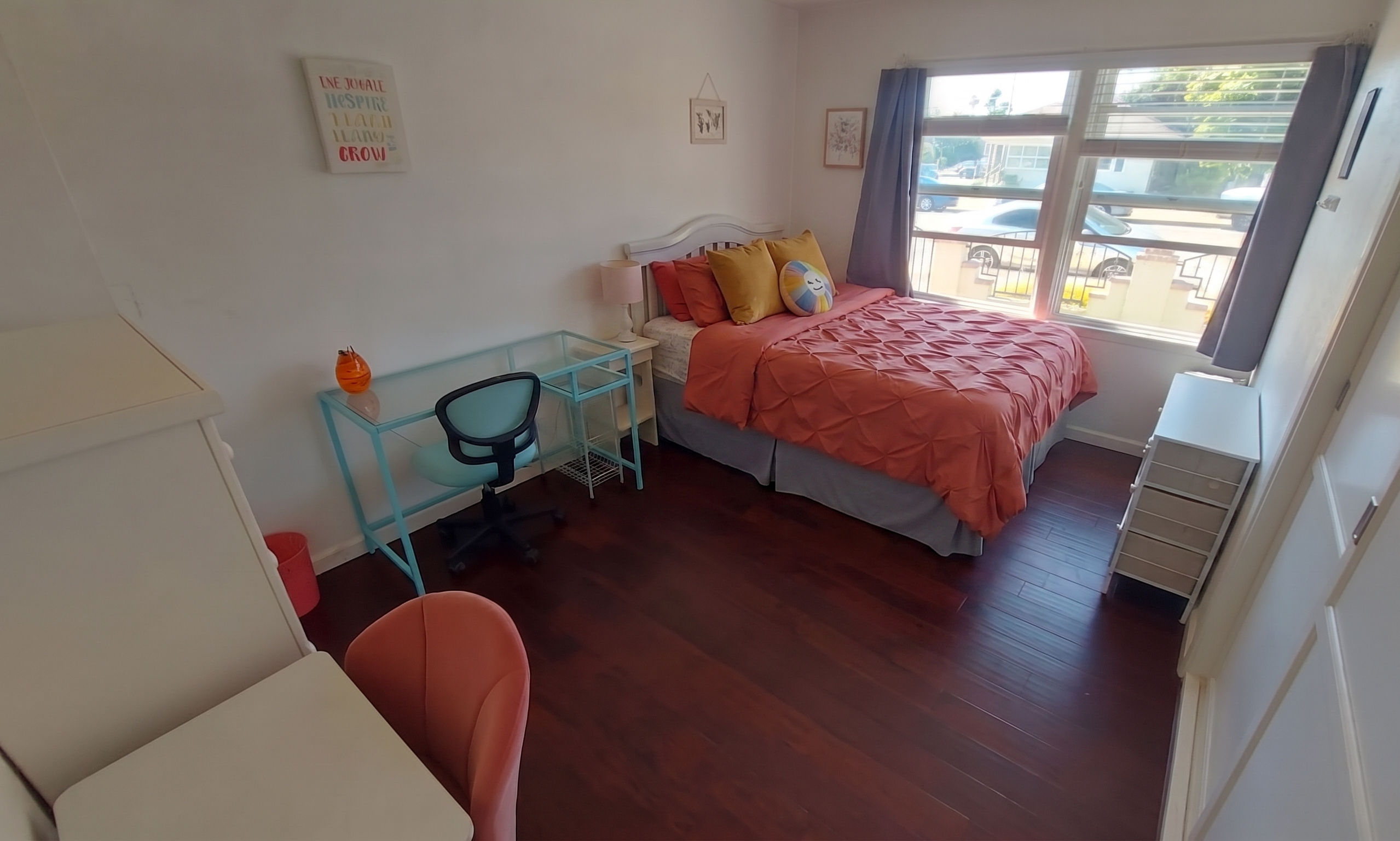 Light, bright 1-br apt - whole place, kitchenette photo 3