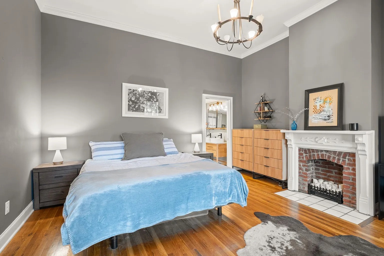 Beautifully renovated 2 bedrooms 2 bath photo 5