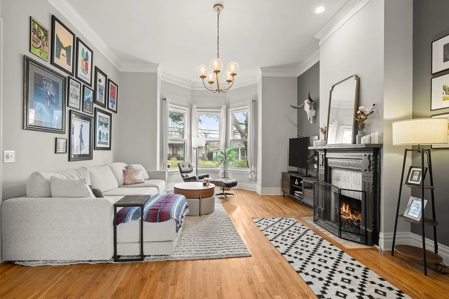Beautifully renovated 2 bedrooms 2 bath photo 3