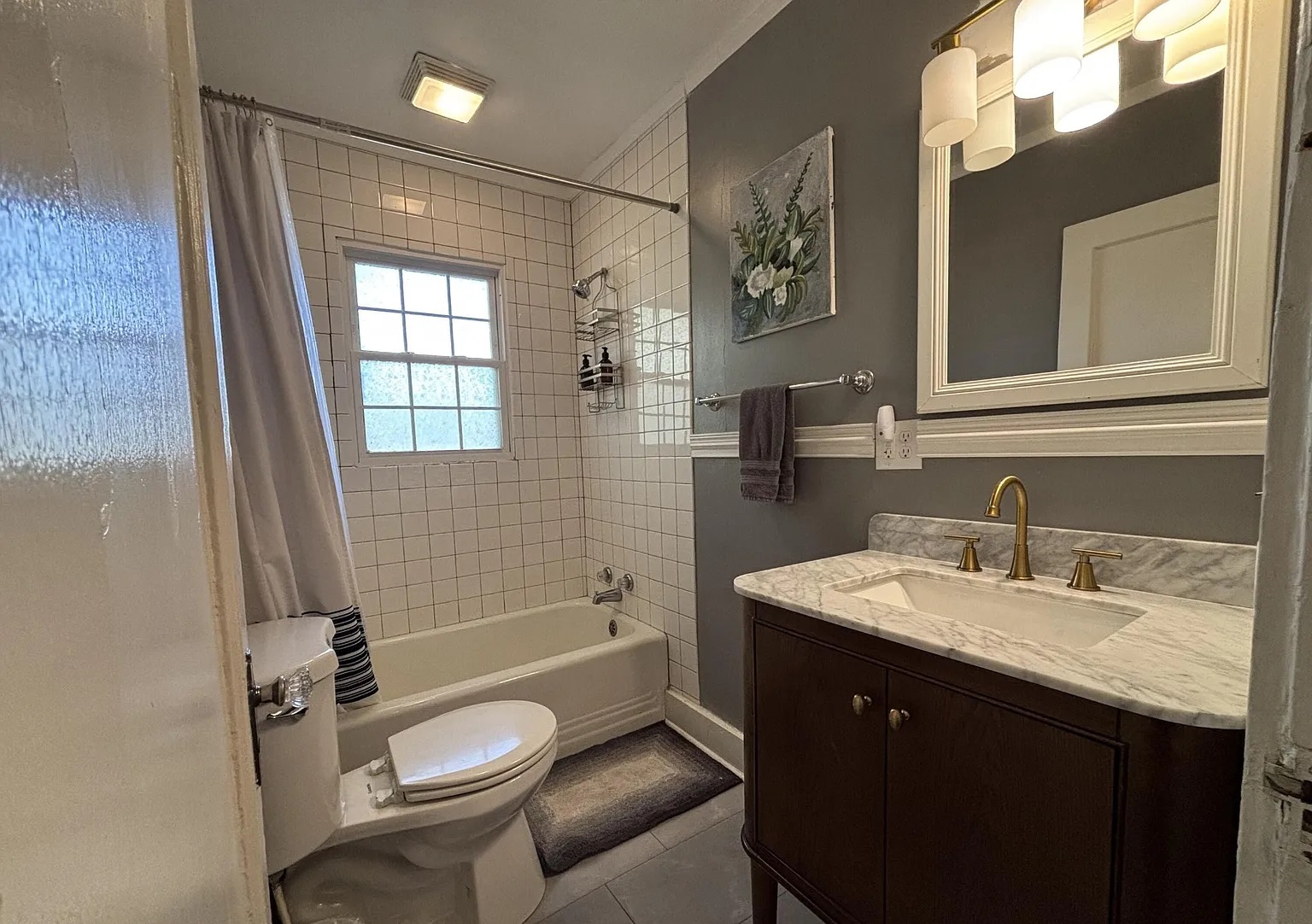 A warm and inviting 2 bedrooms home photo 3