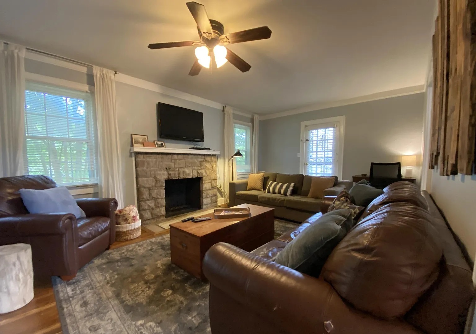A warm and inviting 2 bedrooms home photo 4