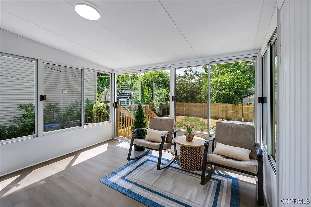 A fully renovated 2 beds gem photo 4