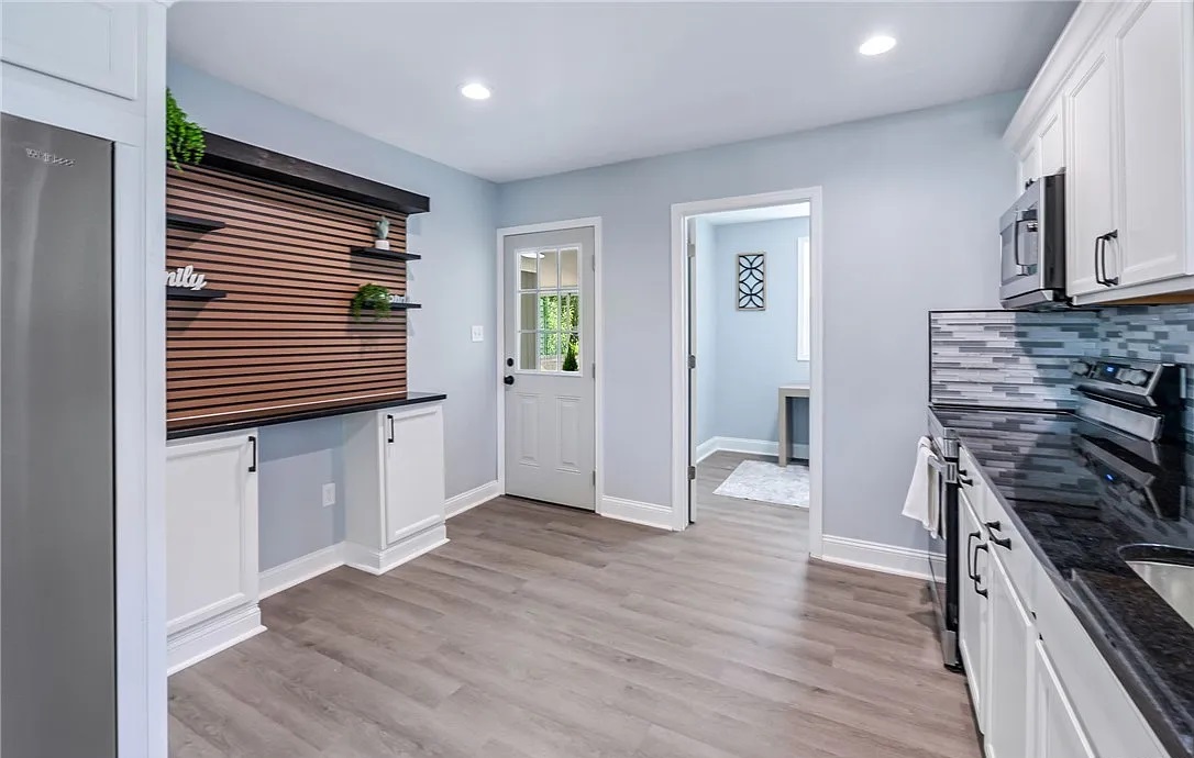 A fully renovated 2 beds gem photo 2