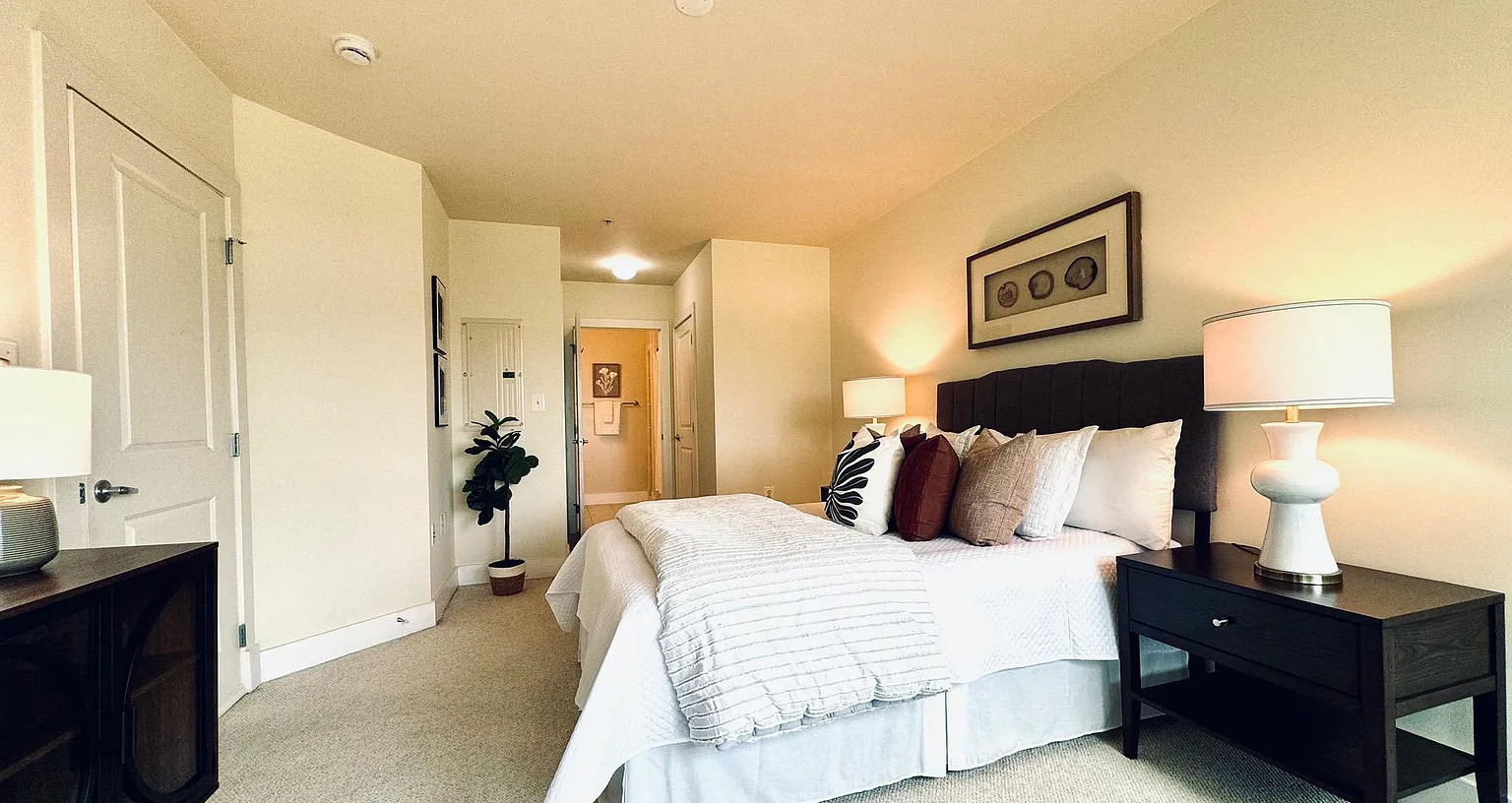 This home is a charming with 2 bedrooms photo 2