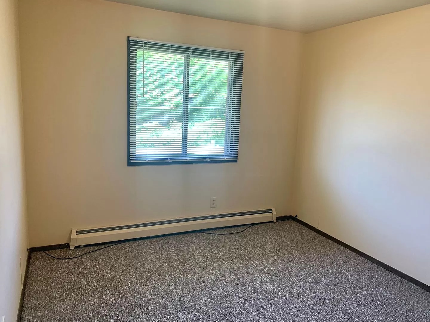 Large 2bedrooms 1bath single family home photo 5