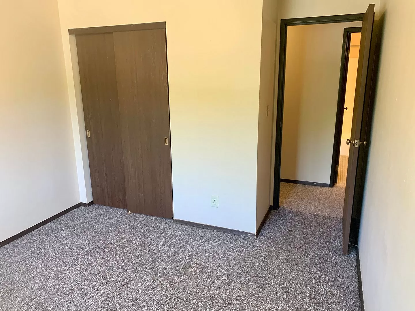 Large 2bedrooms 1bath single family home photo 3