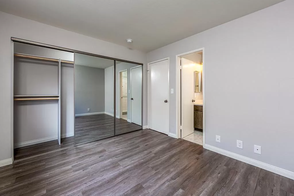 Spectacular home with 2 bedroom and 2 bathroom photo 2