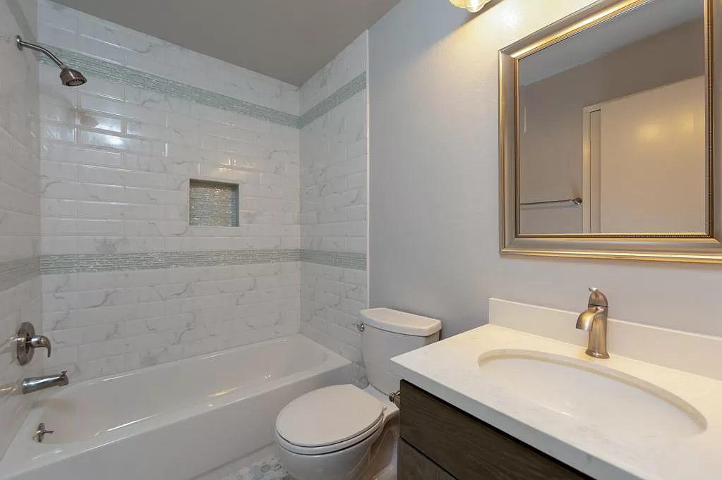 Spectacular home with 2 bedroom and 2 bathroom photo 5