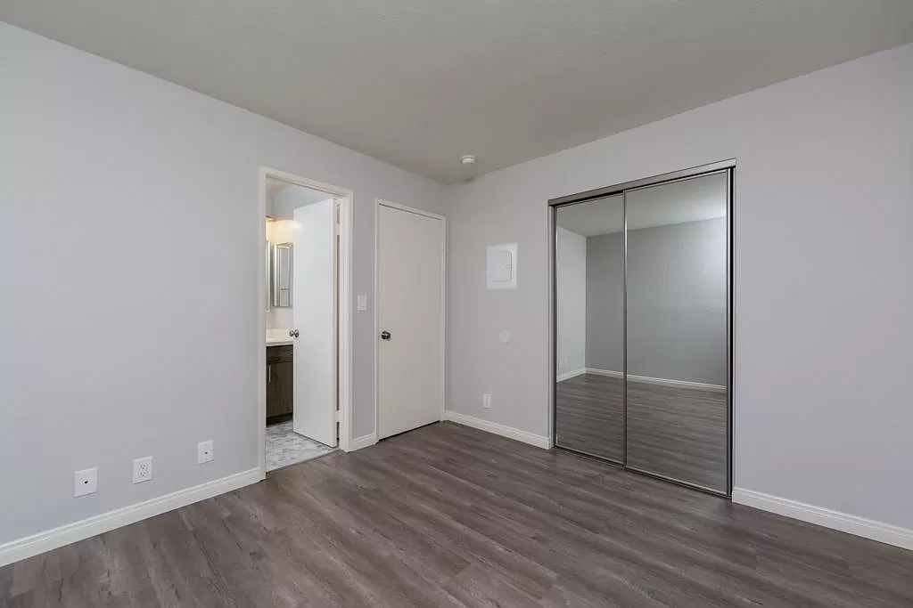 Spectacular home with 2 bedroom and 2 bathroom photo 3