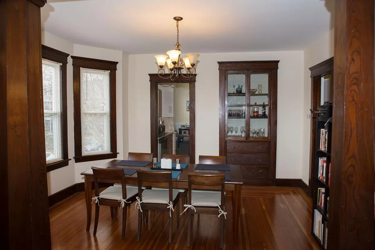 Elegant and renovated 2 bedrooms home photo 2
