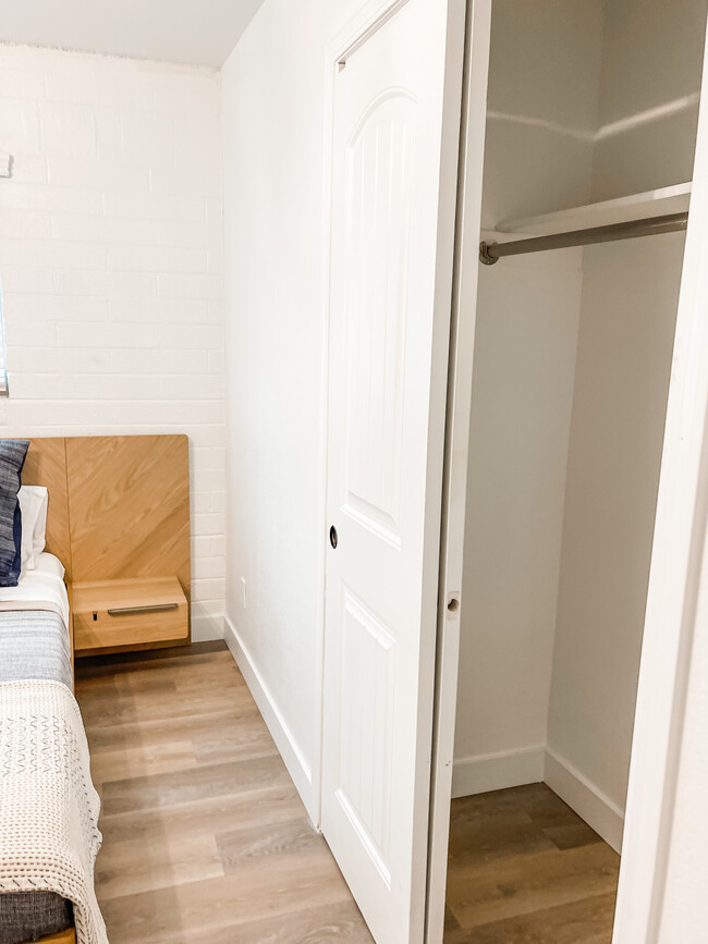 This 2 beds home was recently renovated photo 3