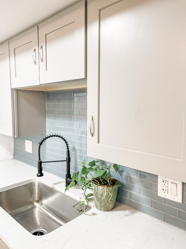 This 2 beds home was recently renovated photo 4