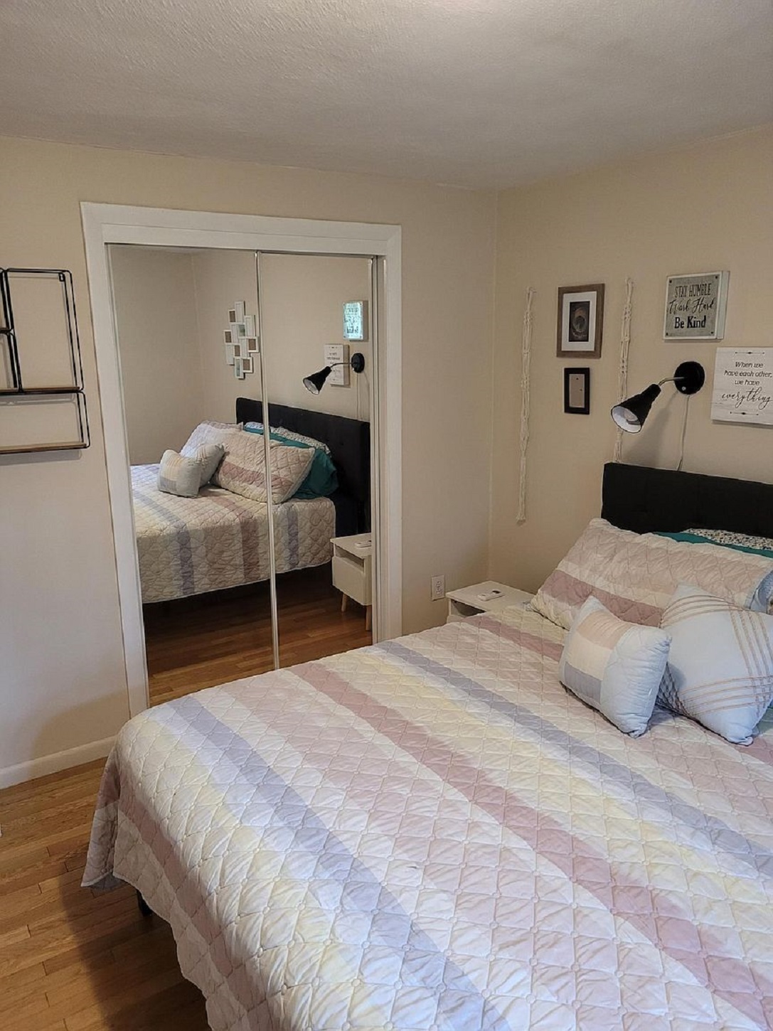 Beautiful 2 bedroom, 1 bath ready home photo 4