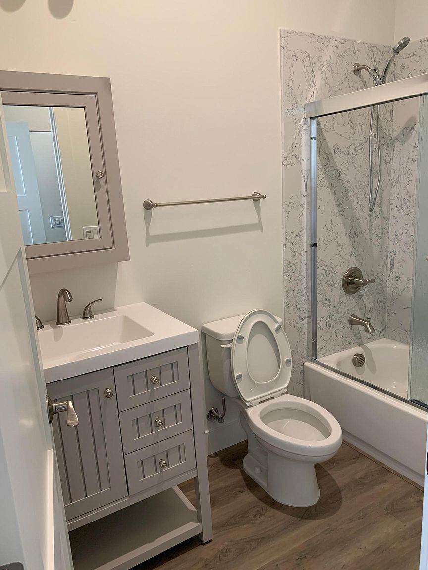 Newly Remodeled 2Bedrooms 2Bath home photo 4