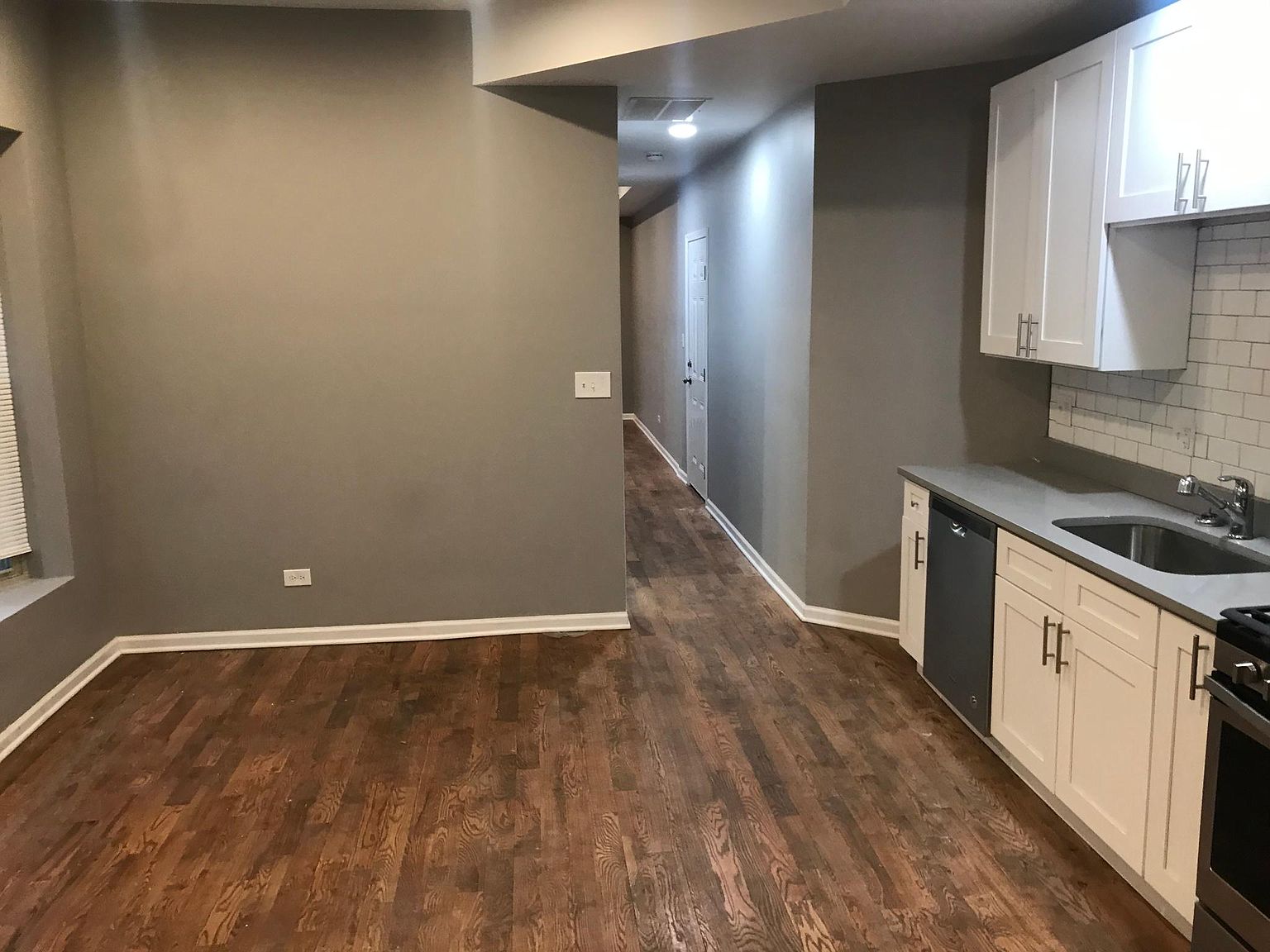 RENOVATED 2BED 2 BATH LOCATED CLOSE TO EVRYTHING photo 2