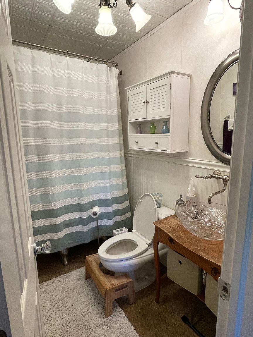 RENOVATED 2BED 2 BATH LOCATED CLOSE TO EVRYTHING photo 5