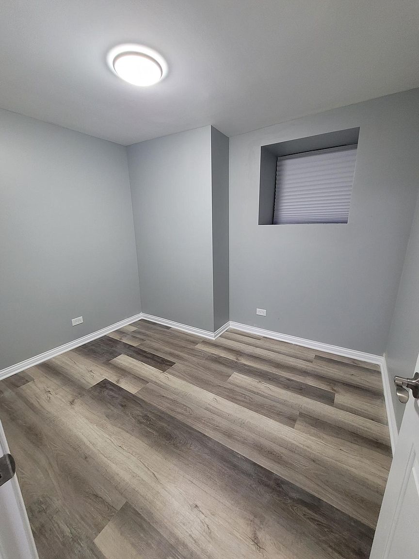 910 square foot home with 2 bedrooms photo 3