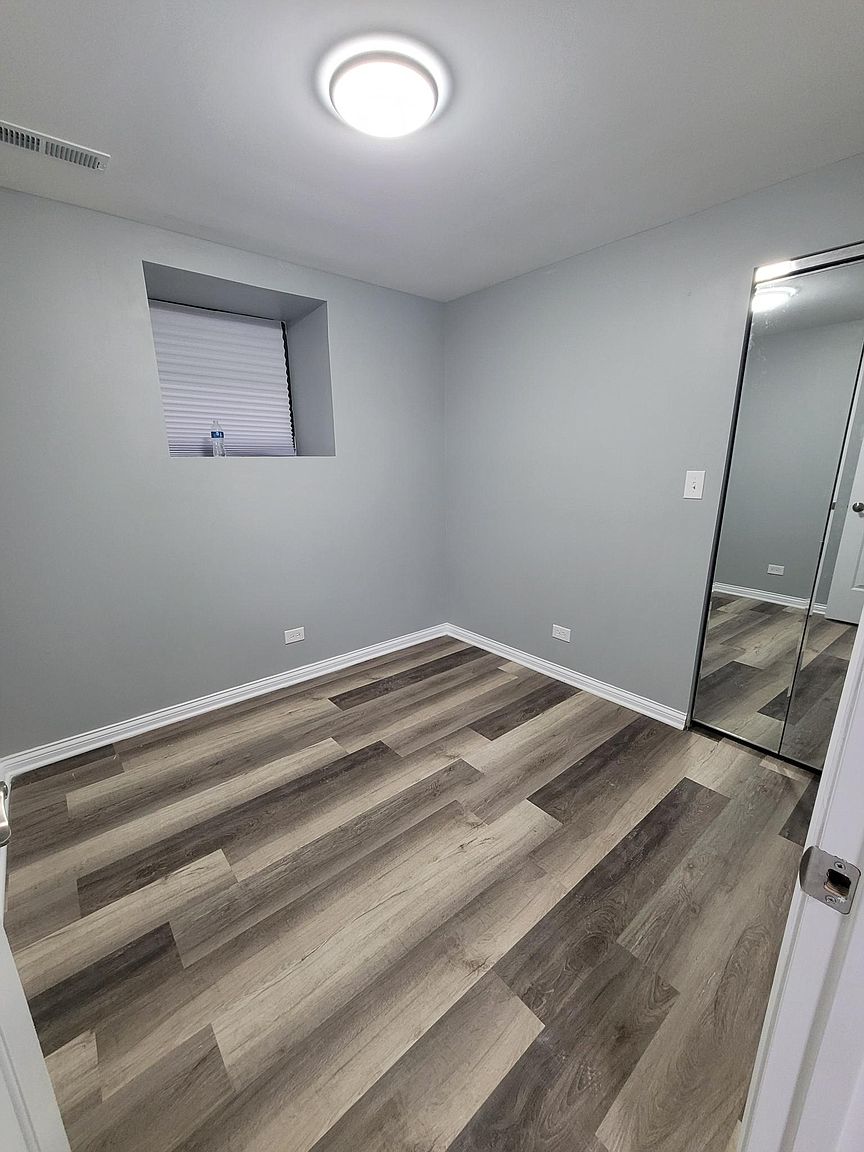 910 square foot home with 2 bedrooms photo 4