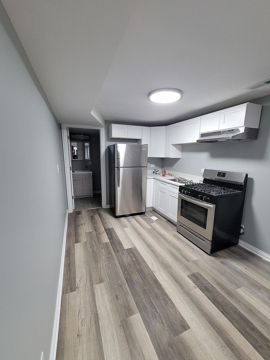 910 square foot home with 2 bedrooms photo 2