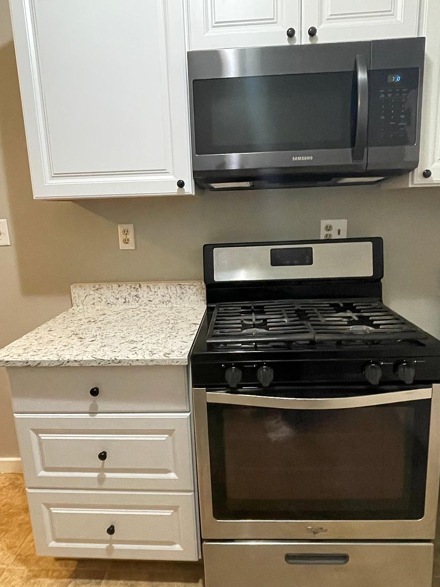 Freshly renovated 2 bedroom home photo 4