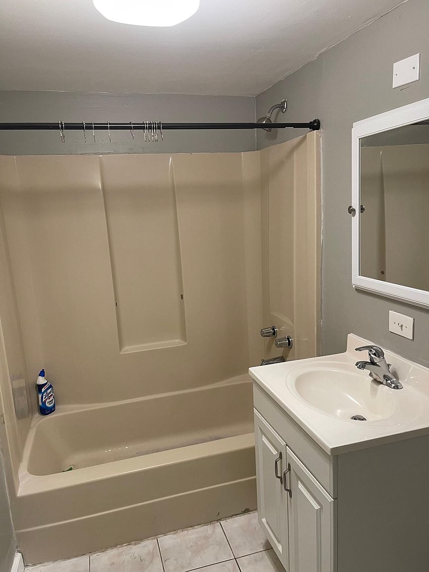 Freshly renovated 2 bedroom home photo 3