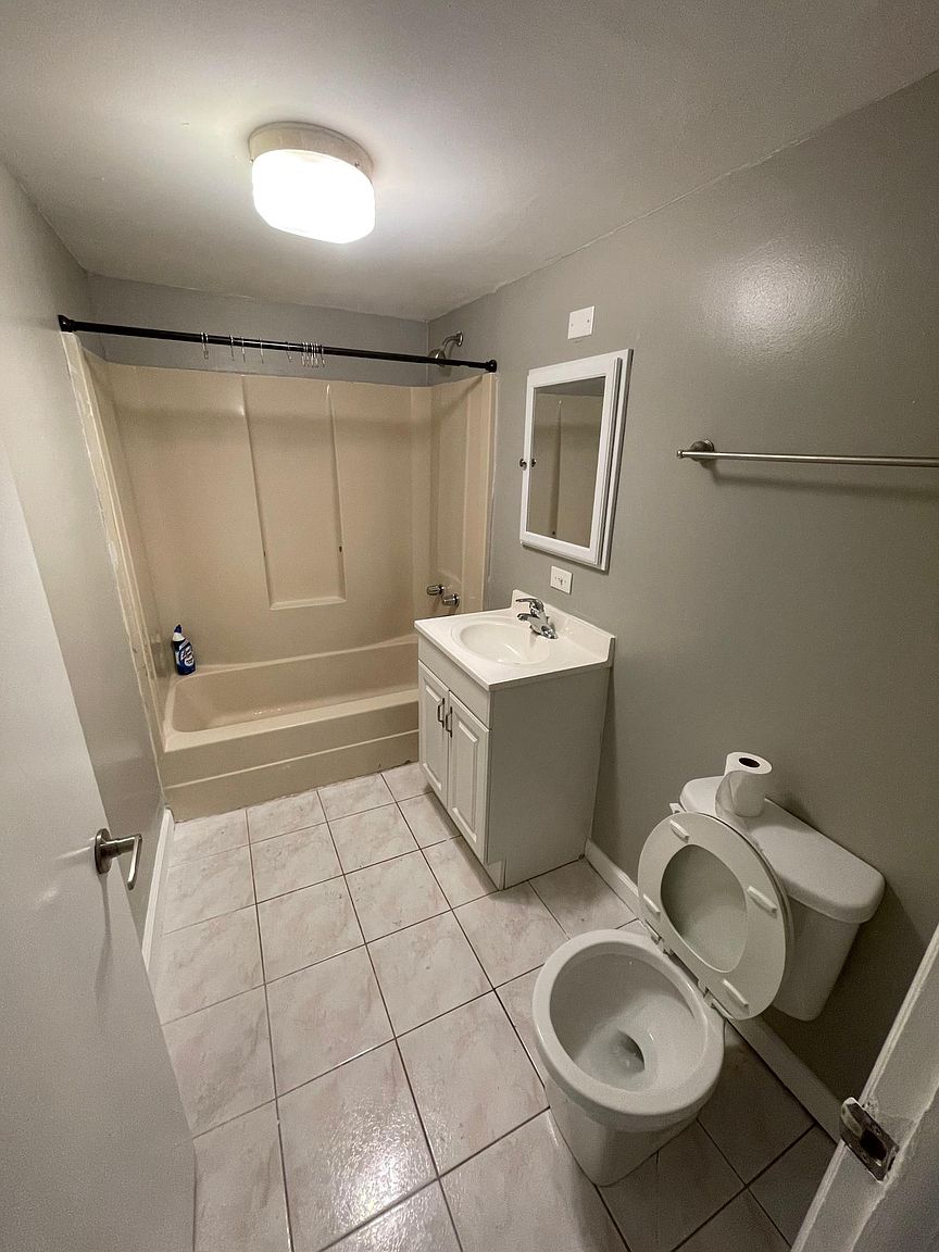Freshly renovated 2 bedroom home photo 2