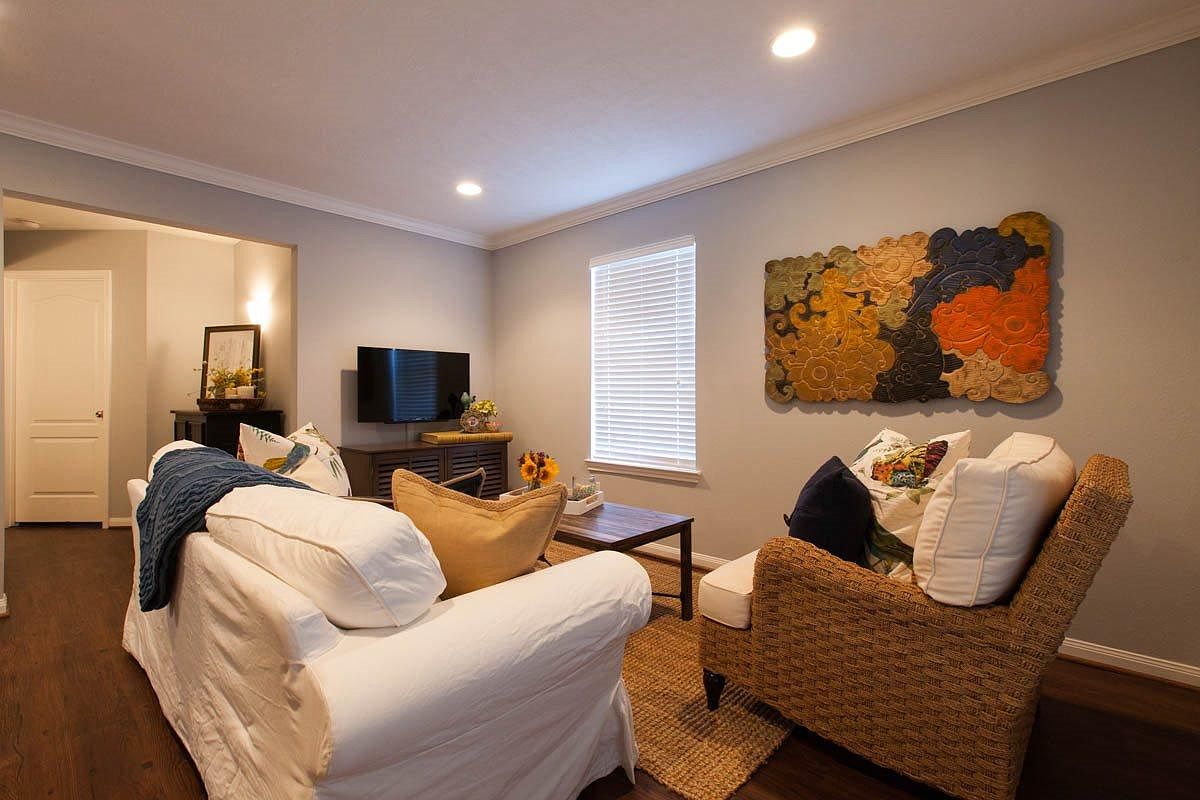 Freshly renovated 2 bedroom photo 2