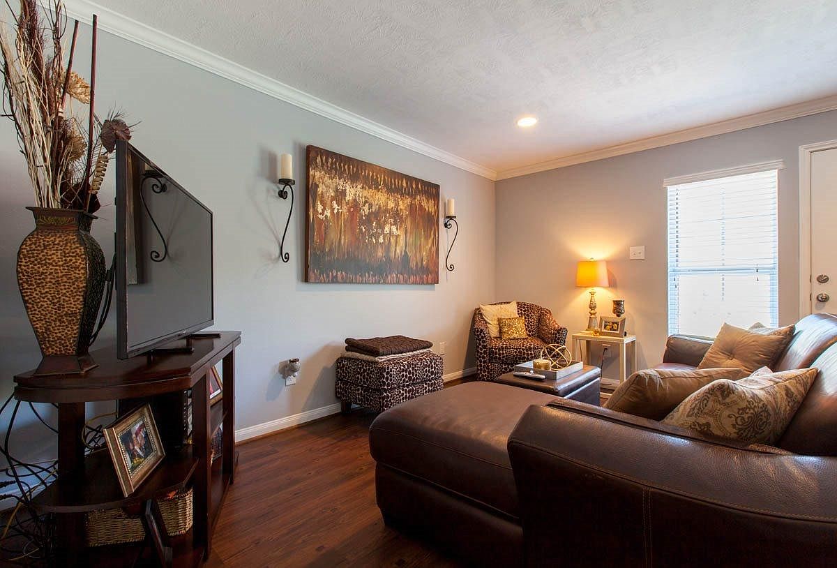 Freshly renovated 2 bedroom photo 4