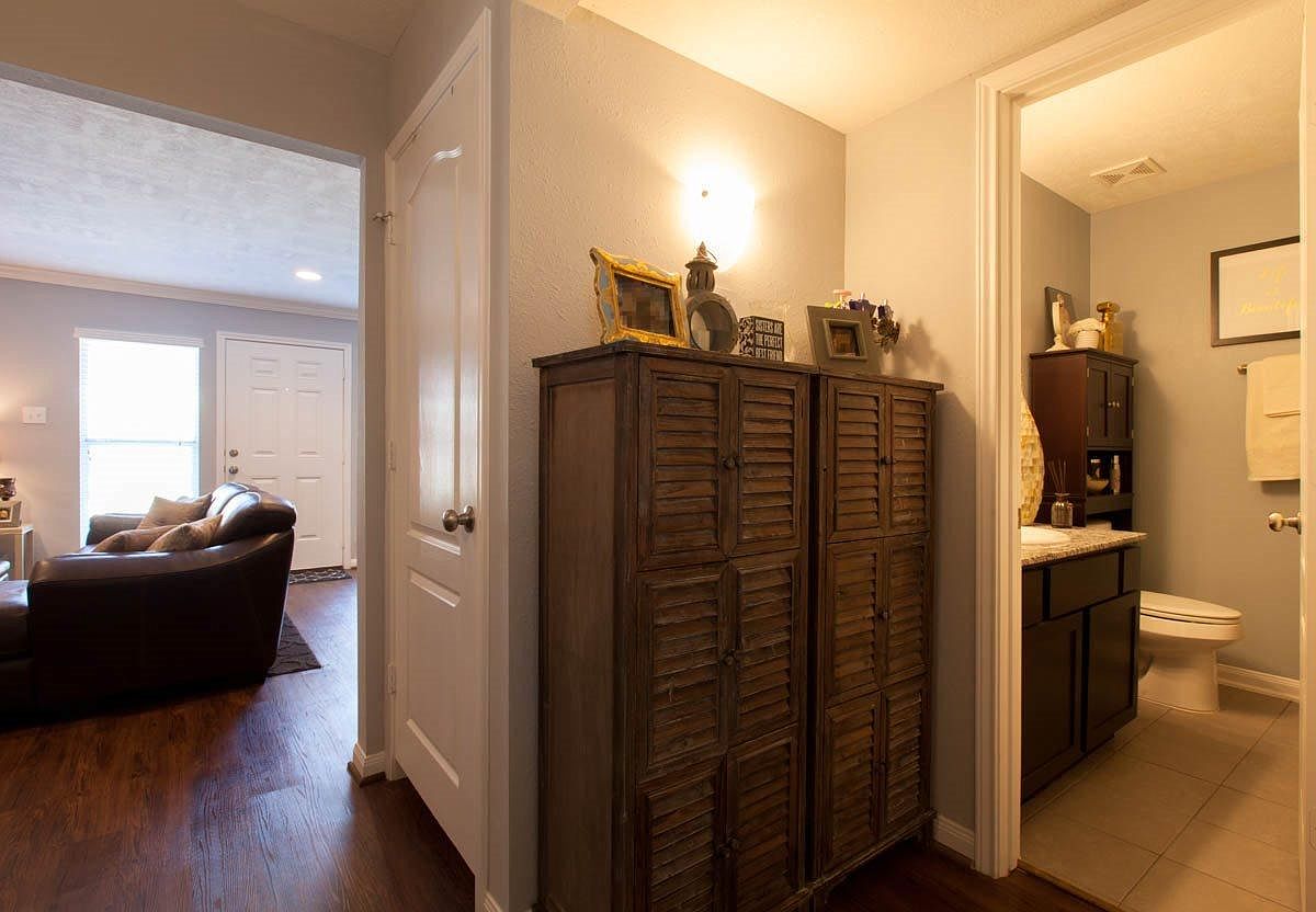 Freshly renovated 2 bedroom photo 3