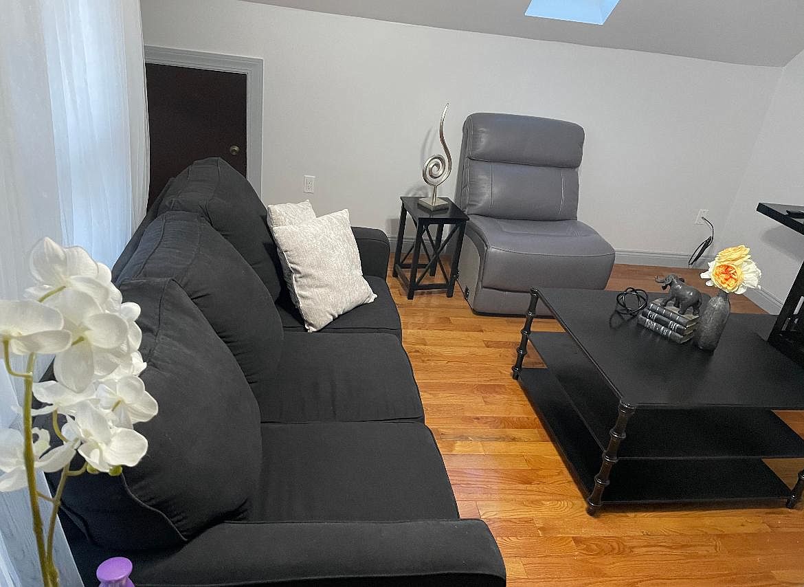 Beautiful 2 bedrooms 1 bath nice home photo 2